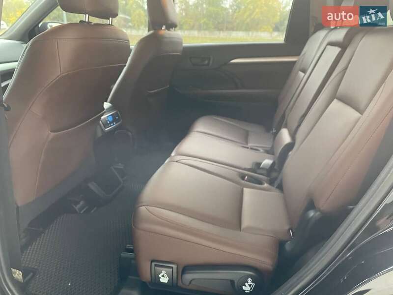 Внедорожник / Кроссовер Toyota Highlander 2018 в Киеве фото 12 Внедорожник / Кроссовер Toyota Highlander 2018 в Киеве