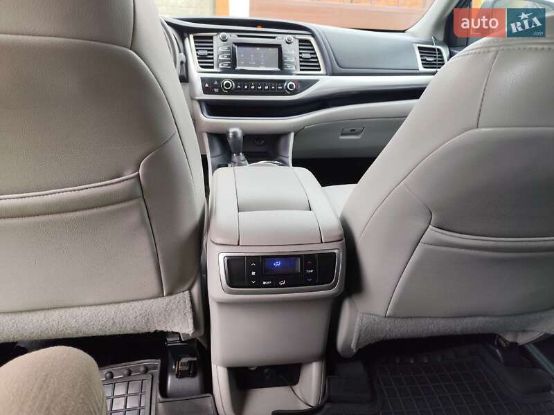Позашляховик / Кросовер Toyota Highlander 2015 в Дніпрі