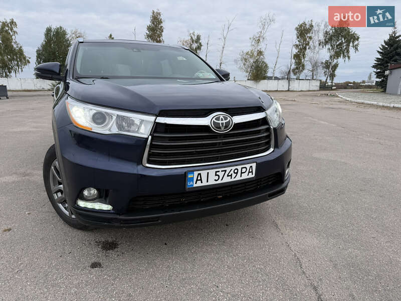 Позашляховик / Кросовер Toyota Highlander 2015 в Переяславі
