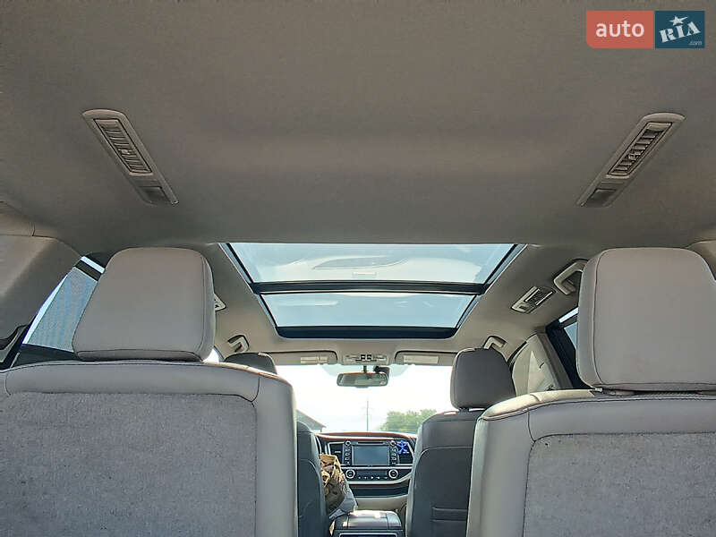 Позашляховик / Кросовер Toyota Highlander 2015 в Переяславі