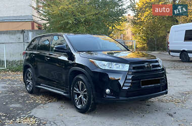 Внедорожник / Кроссовер Toyota Highlander 2017 в Хмельницком