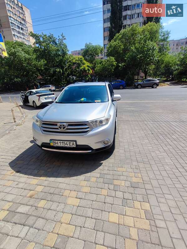 Внедорожник / Кроссовер Toyota Highlander 2011 в 
