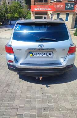 Внедорожник / Кроссовер Toyota Highlander 2011 в 