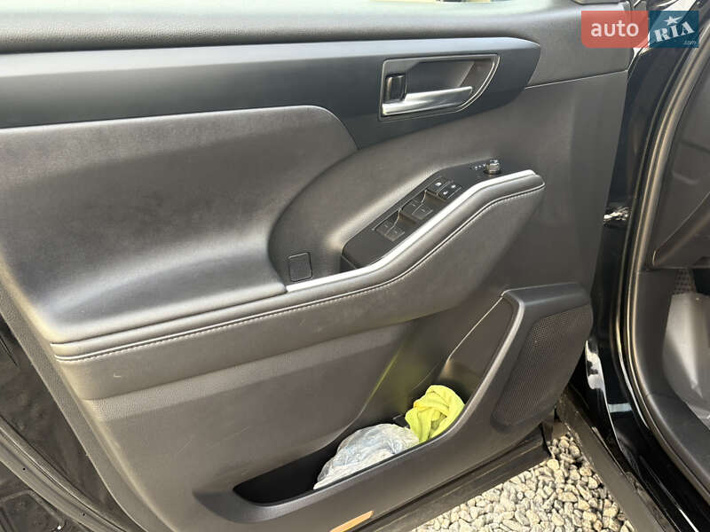 Внедорожник / Кроссовер Toyota Highlander 2020 в Луцке