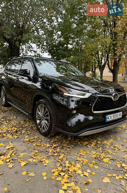 Внедорожник / Кроссовер Toyota Highlander 2021 в Харькове