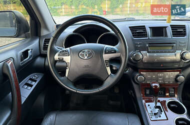 Внедорожник / Кроссовер Toyota Highlander 2011 в 