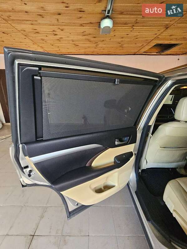 Внедорожник / Кроссовер Toyota Highlander 2016 в Киеве