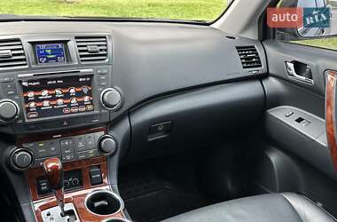 Позашляховик / Кросовер Toyota Highlander 2012 в  фото 31 Позашляховик / Кросовер Toyota Highlander 2012 в
