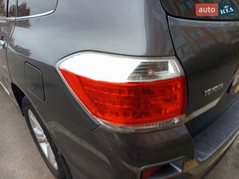 Внедорожник / Кроссовер Toyota Highlander 2011 в Буче