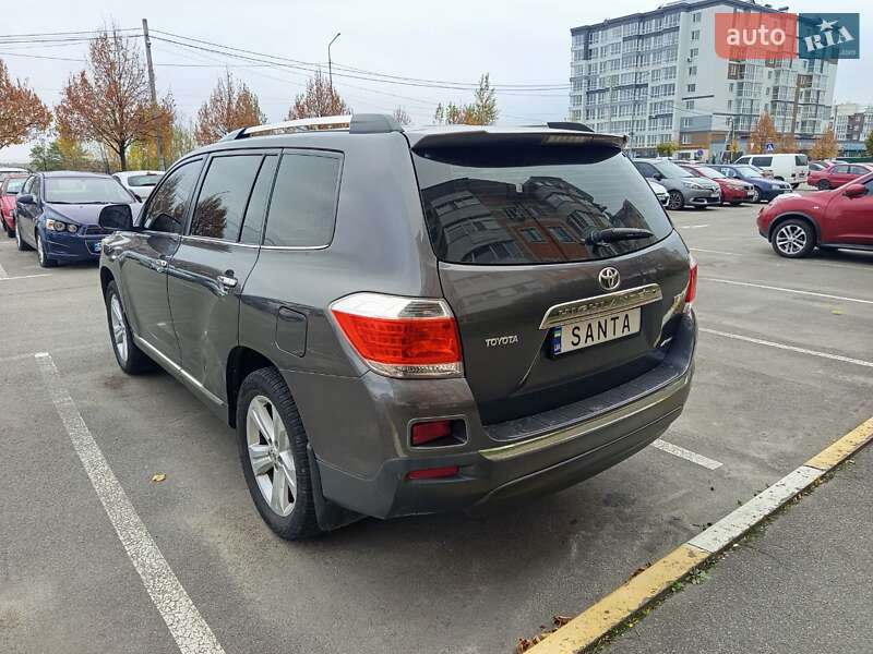 Внедорожник / Кроссовер Toyota Highlander 2011 в Буче