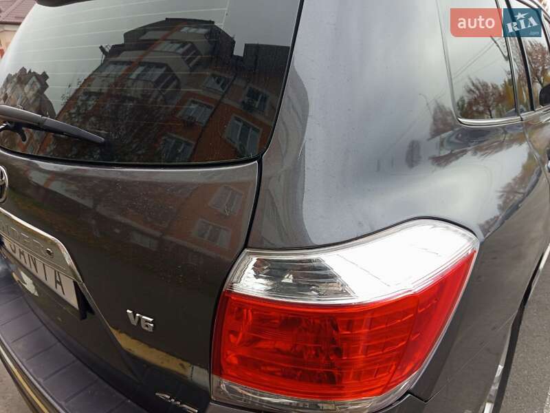 Внедорожник / Кроссовер Toyota Highlander 2011 в Буче