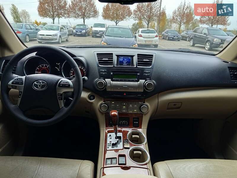 Внедорожник / Кроссовер Toyota Highlander 2011 в Буче