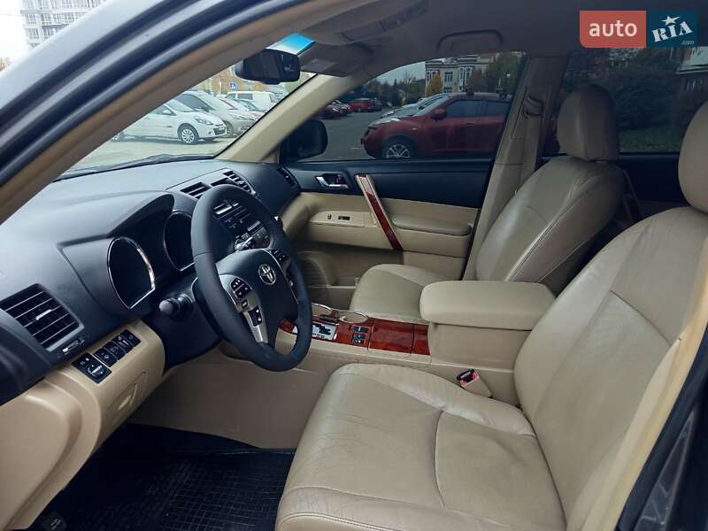 Внедорожник / Кроссовер Toyota Highlander 2011 в Буче