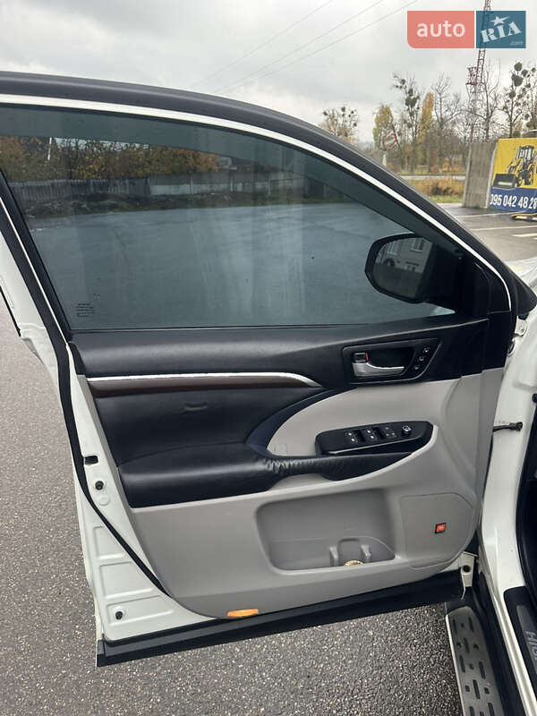 Внедорожник / Кроссовер Toyota Highlander 2014 в Харькове фото 22 Внедорожник / Кроссовер Toyota Highlander 2014 в Харькове