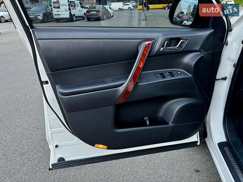 Внедорожник / Кроссовер Toyota Highlander 2012 в Киеве фото 31 Внедорожник / Кроссовер Toyota Highlander 2012 в Киеве