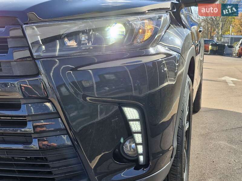 Внедорожник / Кроссовер Toyota Highlander 2018 в Киеве