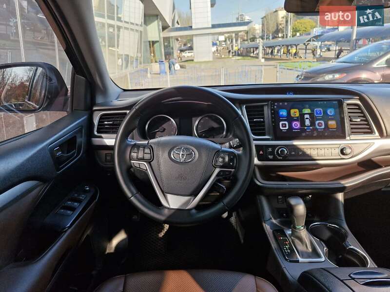 Внедорожник / Кроссовер Toyota Highlander 2018 в Киеве
