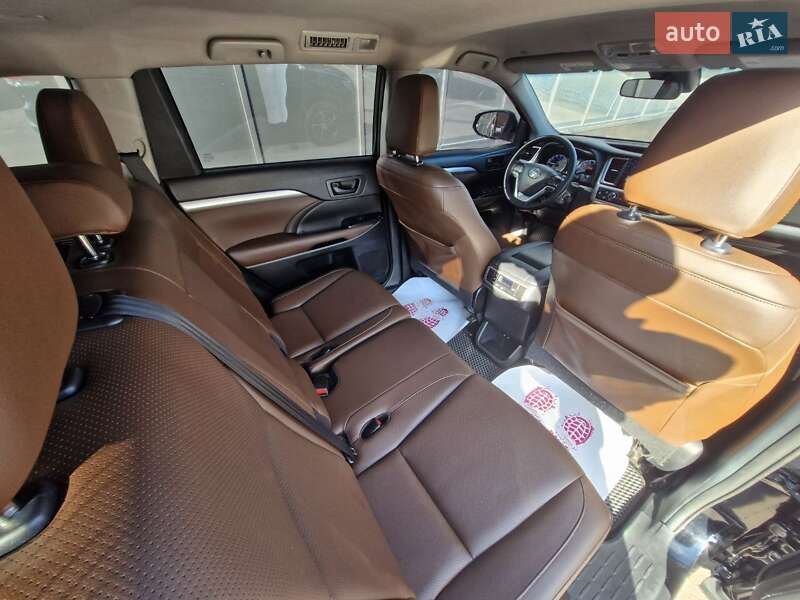 Внедорожник / Кроссовер Toyota Highlander 2018 в Киеве