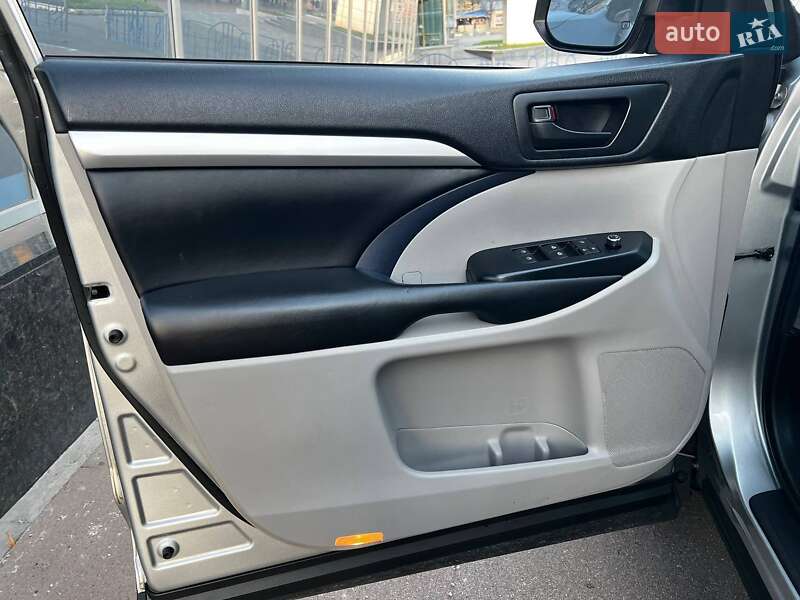 Внедорожник / Кроссовер Toyota Highlander 2019 в Киеве фото 17 Внедорожник / Кроссовер Toyota Highlander 2019 в Киеве