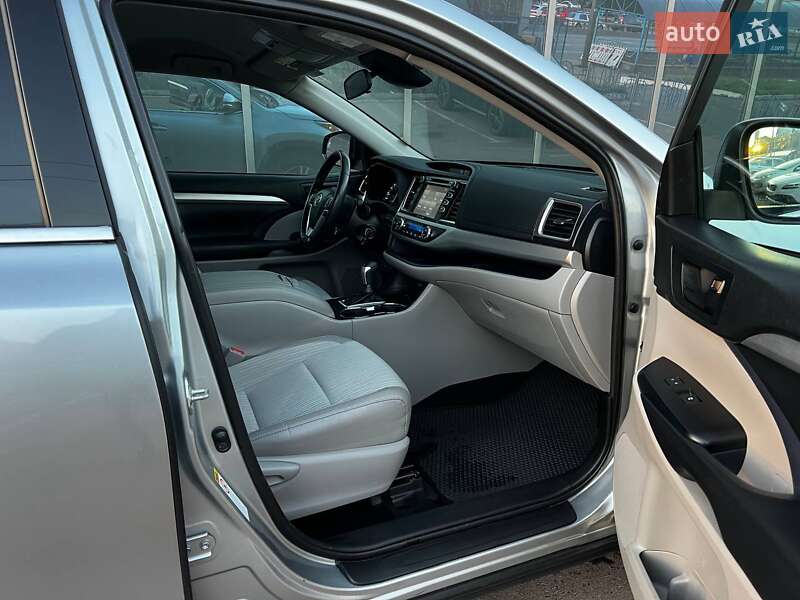 Внедорожник / Кроссовер Toyota Highlander 2019 в Киеве фото 10 Внедорожник / Кроссовер Toyota Highlander 2019 в Киеве