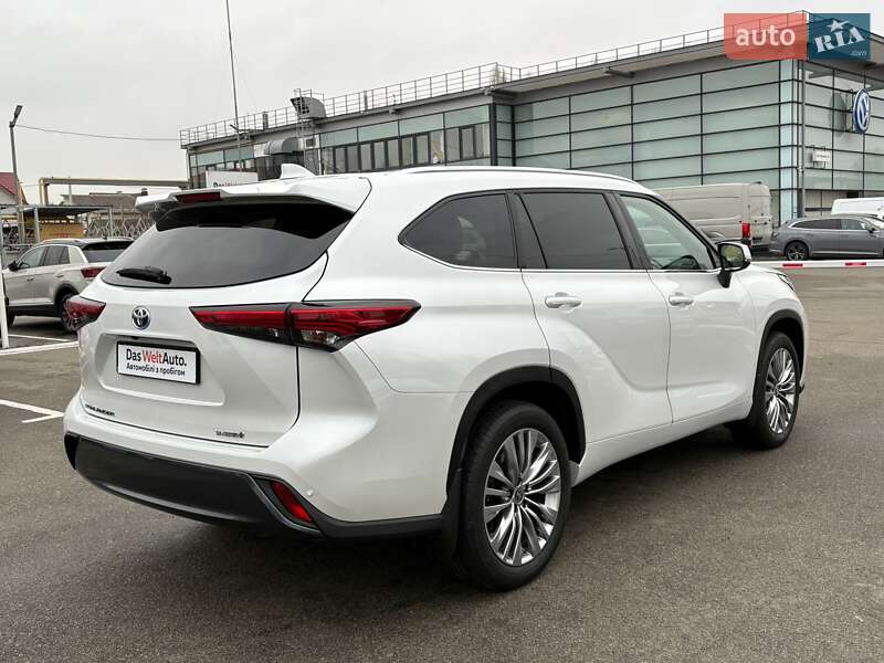 Внедорожник / Кроссовер Toyota Highlander 2023 в Киеве