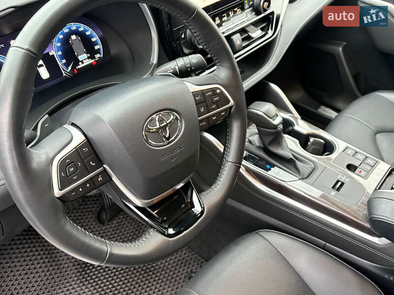 Внедорожник / Кроссовер Toyota Highlander 2023 в Киеве