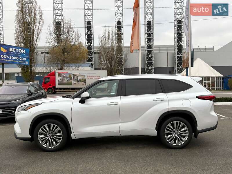 Внедорожник / Кроссовер Toyota Highlander 2023 в Киеве