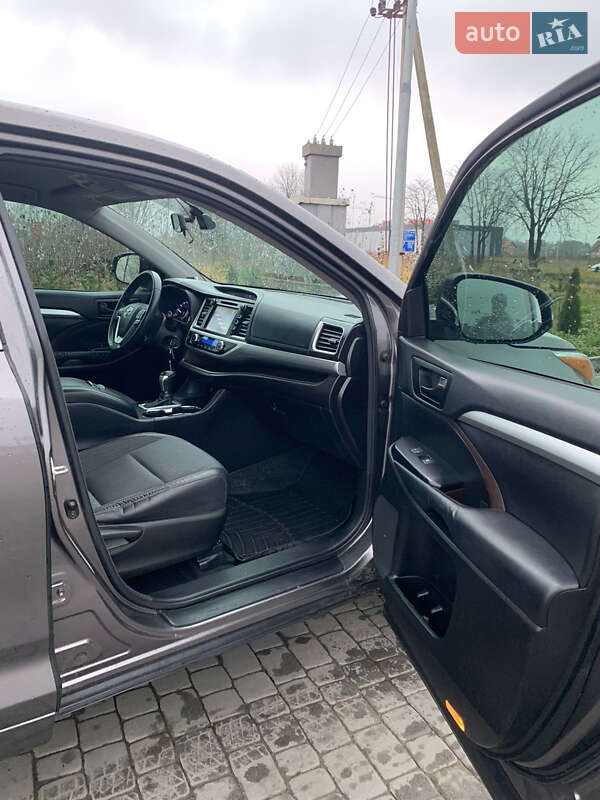 Внедорожник / Кроссовер Toyota Highlander 2015 в Львове фото 18 Внедорожник / Кроссовер Toyota Highlander 2015 в Львове