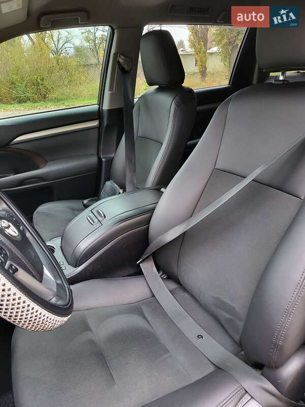 Внедорожник / Кроссовер Toyota Highlander 2014 в Кривом Роге фото 9 Внедорожник / Кроссовер Toyota Highlander 2014 в Кривом Роге