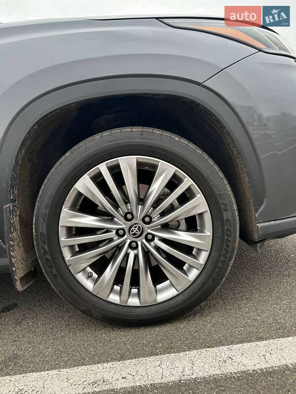 Внедорожник / Кроссовер Toyota Highlander 2023 в Киеве