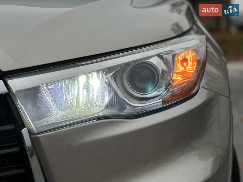 Внедорожник / Кроссовер Toyota Highlander 2016 в Киеве