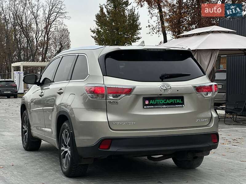 Внедорожник / Кроссовер Toyota Highlander 2016 в Киеве