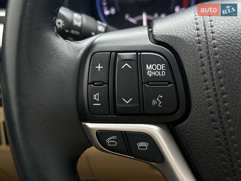 Внедорожник / Кроссовер Toyota Highlander 2016 в Киеве