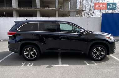 Внедорожник / Кроссовер Toyota Highlander 2018 в Киеве