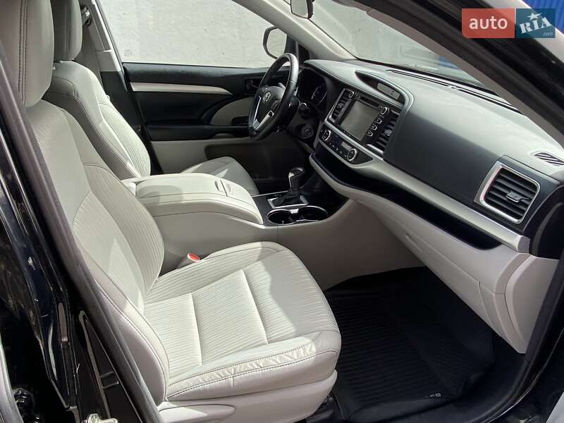 Внедорожник / Кроссовер Toyota Highlander 2018 в Киеве