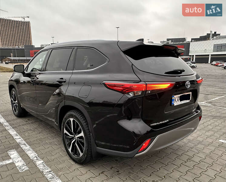 Внедорожник / Кроссовер Toyota Highlander 2021 в Киеве