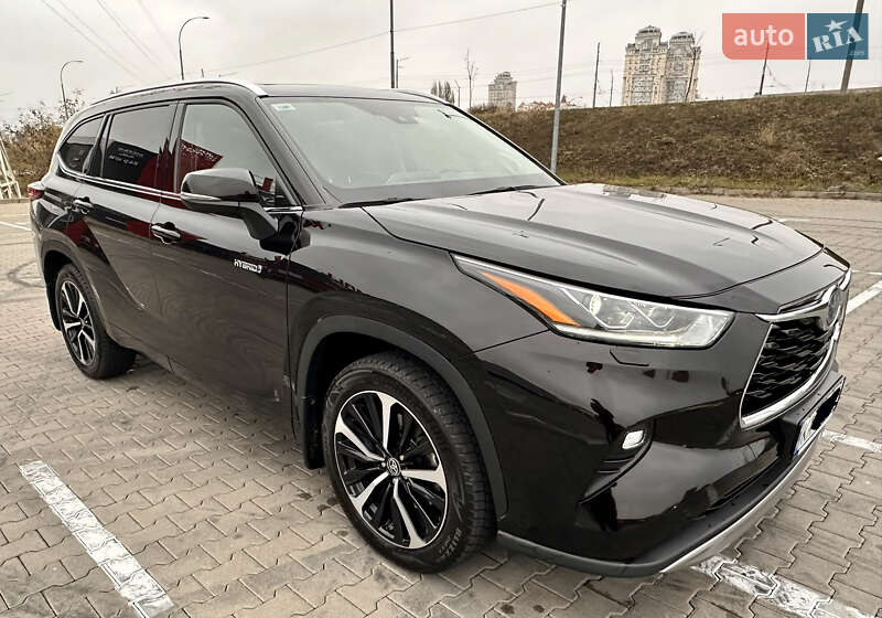 Внедорожник / Кроссовер Toyota Highlander 2021 в Киеве