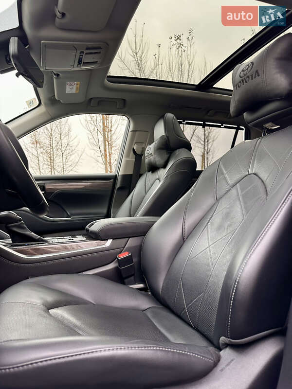 Внедорожник / Кроссовер Toyota Highlander 2021 в Киеве