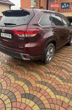 Позашляховик / Кросовер Toyota Highlander 2019 в Луцьку