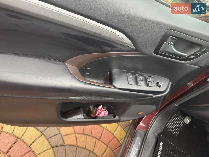 Позашляховик / Кросовер Toyota Highlander 2019 в Луцьку