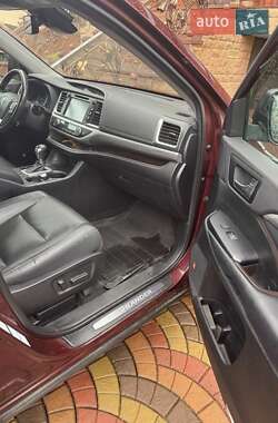 Позашляховик / Кросовер Toyota Highlander 2019 в Луцьку