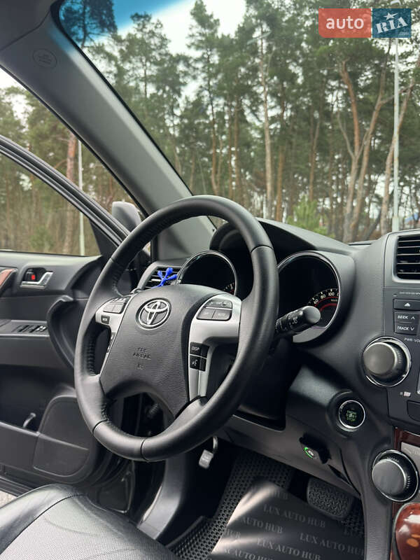 Позашляховик / Кросовер Toyota Highlander 2013 в Києві