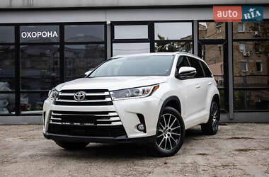 Позашляховик / Кросовер Toyota Highlander 2019 в Києві