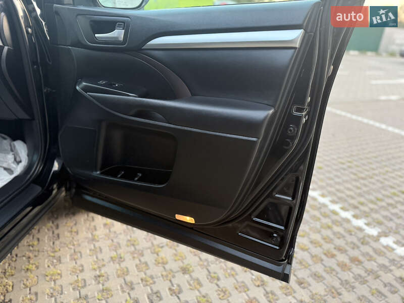 Внедорожник / Кроссовер Toyota Highlander 2017 в Киеве фото 11 Внедорожник / Кроссовер Toyota Highlander 2017 в Киеве