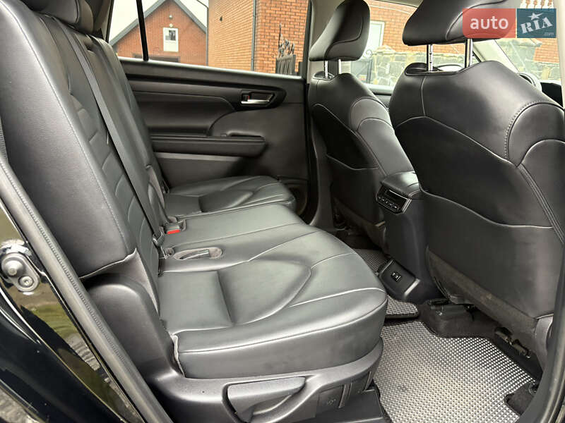 Внедорожник / Кроссовер Toyota Highlander 2020 в Луцке