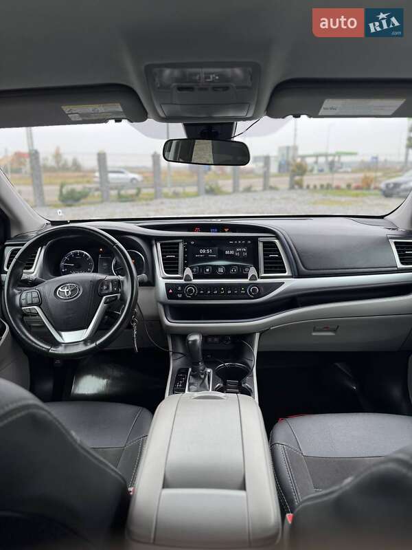 Внедорожник / Кроссовер Toyota Highlander 2017 в Бродах