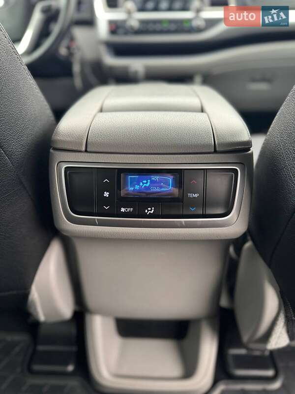 Внедорожник / Кроссовер Toyota Highlander 2017 в Бродах