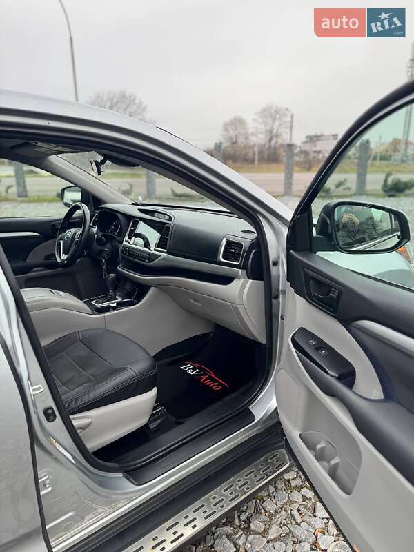 Внедорожник / Кроссовер Toyota Highlander 2017 в Бродах