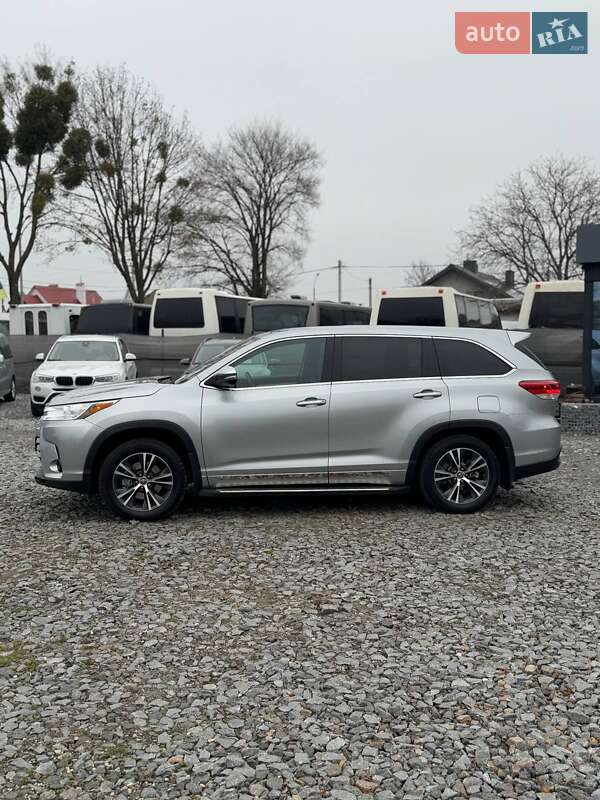 Внедорожник / Кроссовер Toyota Highlander 2017 в Бродах