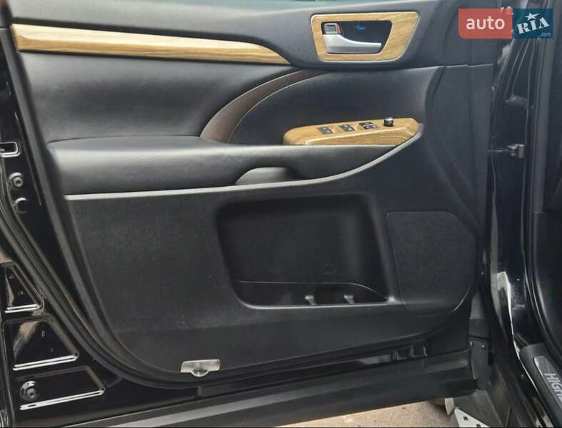 Внедорожник / Кроссовер Toyota Highlander 2017 в Киеве фото 12 Внедорожник / Кроссовер Toyota Highlander 2017 в Киеве